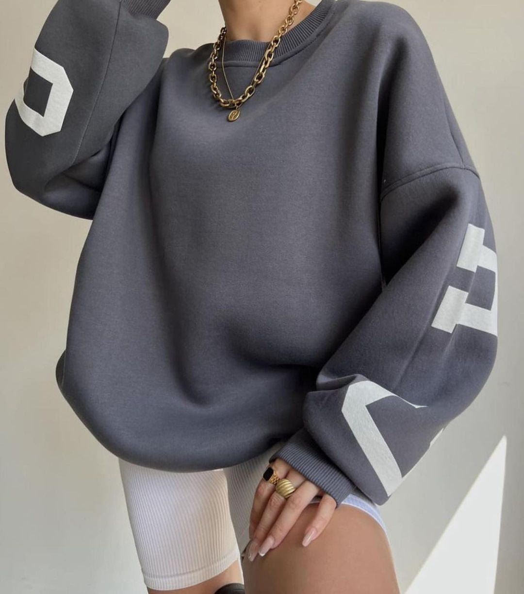 DINA - Oversized Sweatshirt Cairns Closet