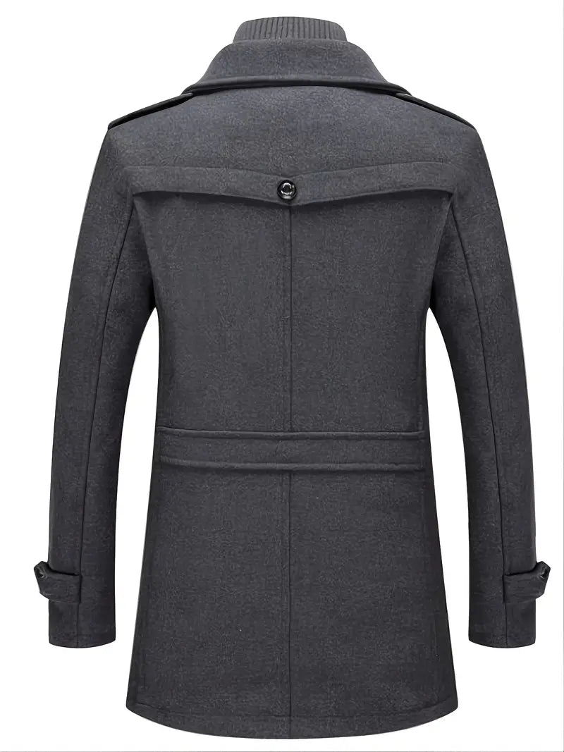 Manteau long trench pour homme, design élégant.