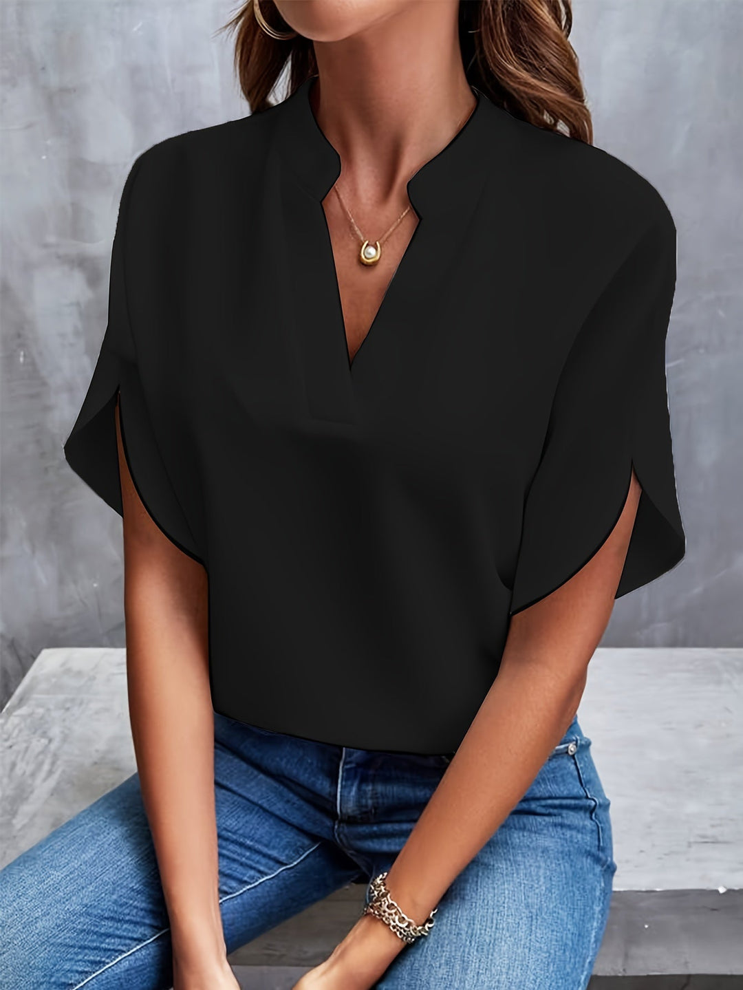 Vivi - Elegant Lightweight Blouse for Women Cairns Closet